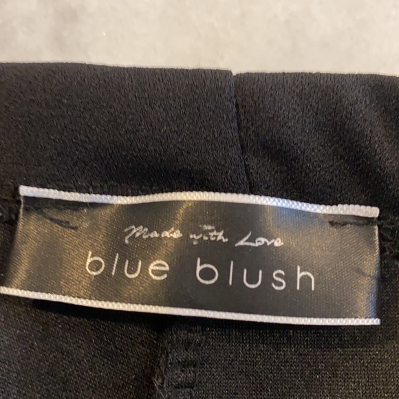 Women’s Skirt/skort-shorts underneath 
Size XS - Picture 4 of 7